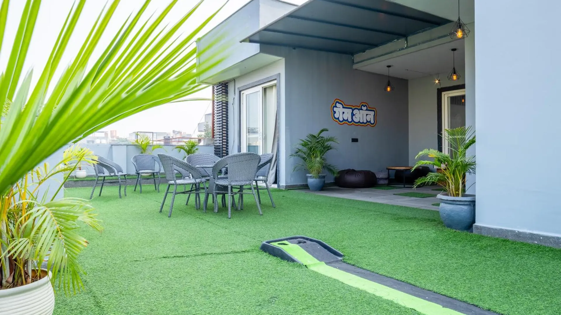 Housr Golf Course Road Near Phase 1 Metro Gurgaon Hotel