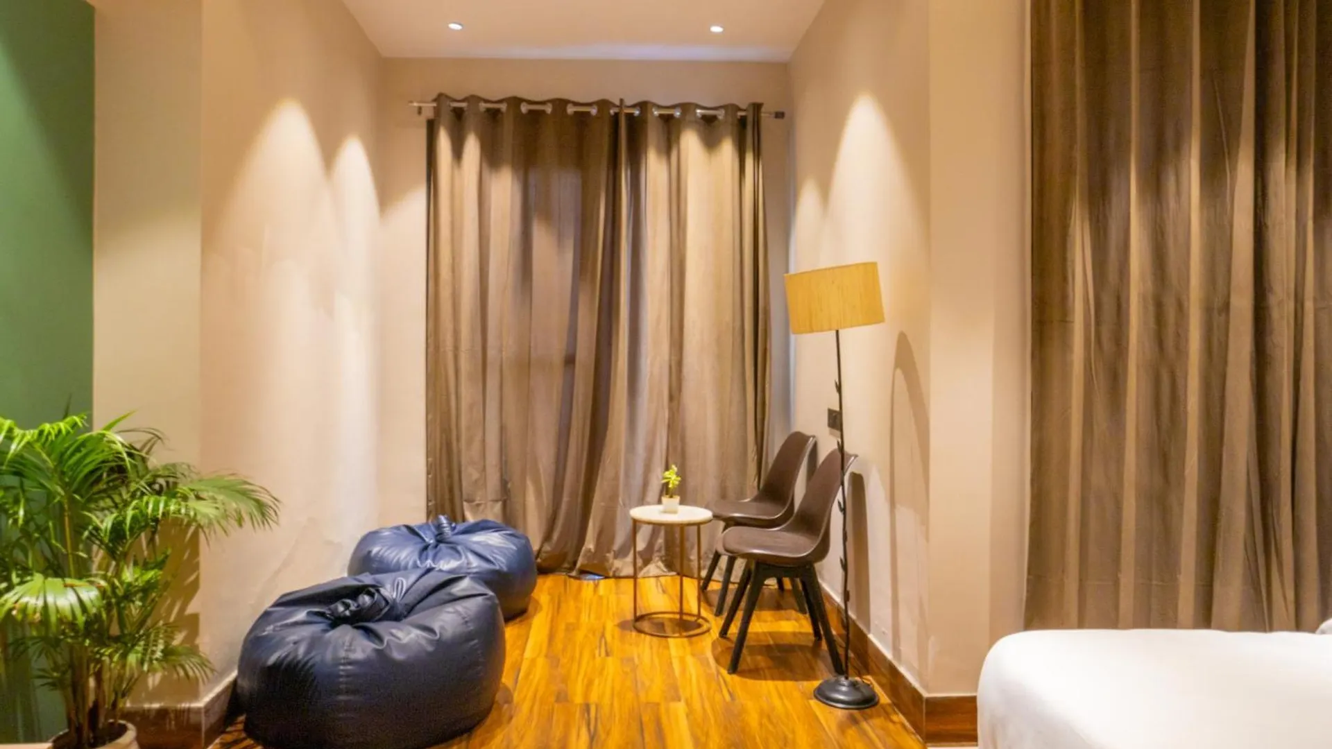 Housr Golf Course Road Near Phase 1 Metro Gurgaon Hotel India