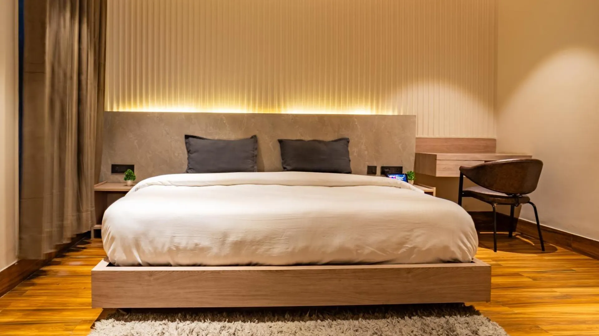 Housr Golf Course Road Near Phase 1 Metro Gurgaon Hotel 0*,  India