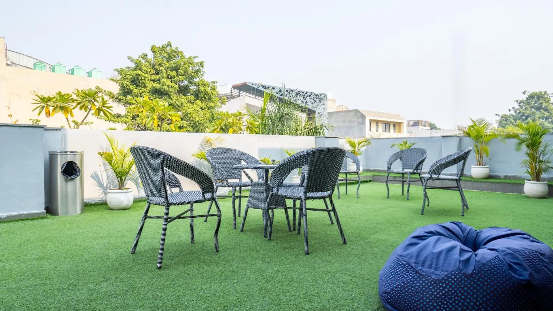 Housr Golf Course Road Near Phase 1 Metro Gurgaon Hotel