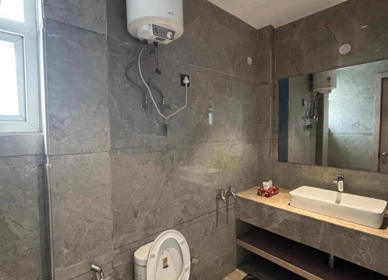 Housr Golf Course Road Near Phase 1 Metro Gurgaon Hotel